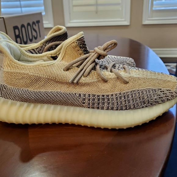 Brand new Yeezy "ash pearl" size 11 - Picture 3 of 3